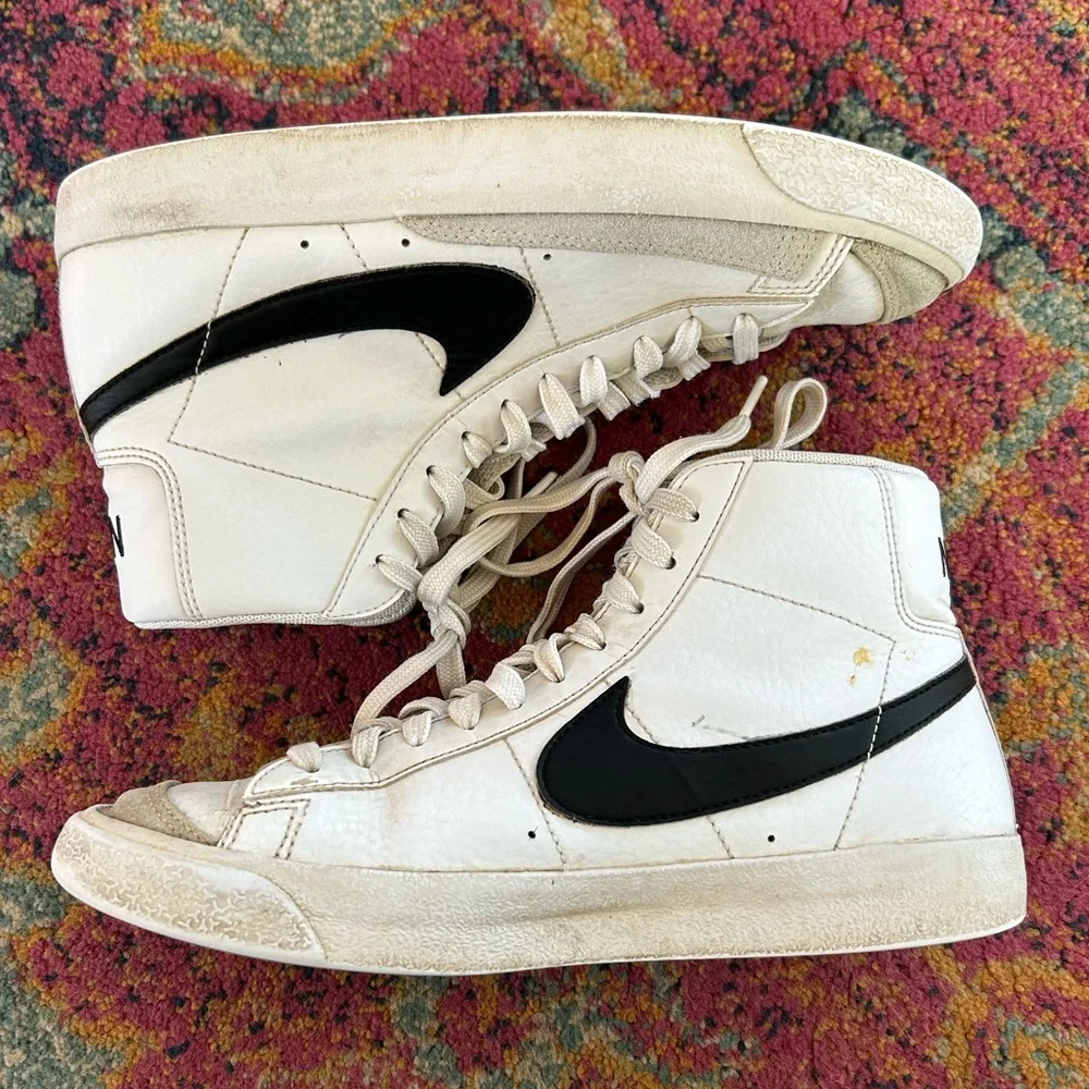 Nike | Kids White/Black Blazer ‘77 Mid High-Tops Lace Up‎ Sneakers Youth Size 7
